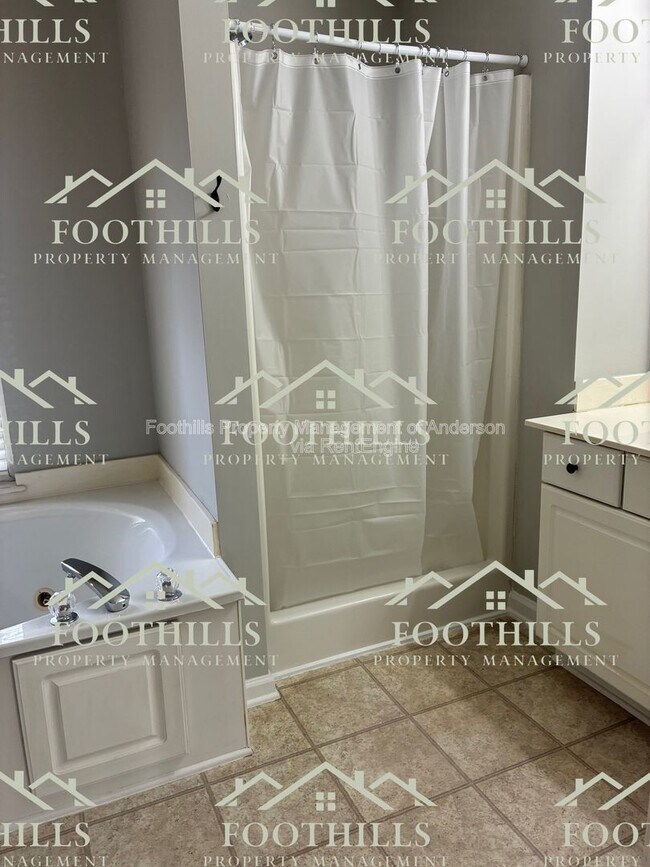 Building Photo - 115 Crosscreek Dr