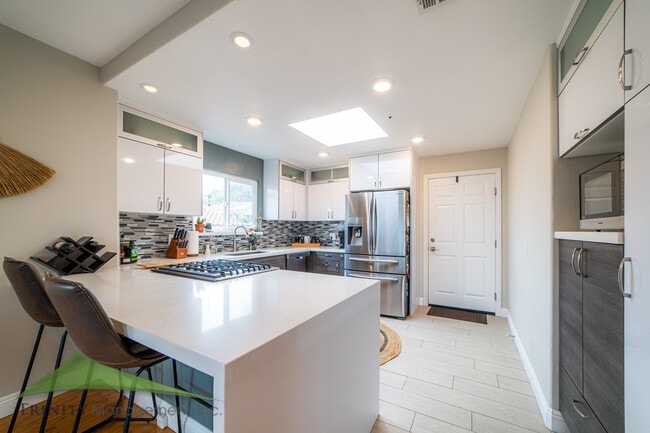 Building Photo - 567 Forrest Bluff