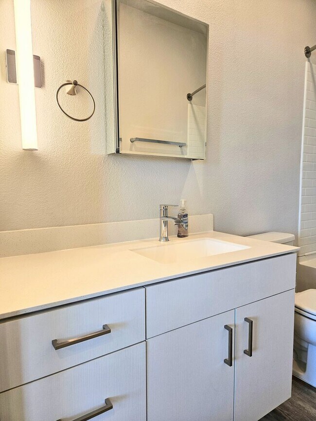 Building Photo - Ewa Beach 2 Bedroom 1 Bathroom 2 Parking 2nd Floor Townhome