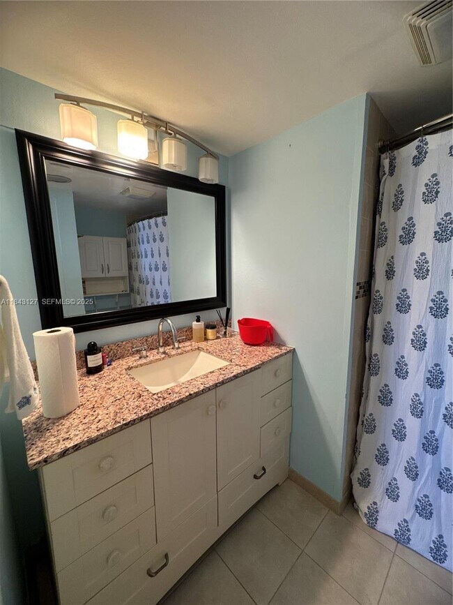 Building Photo - 3545 NE 166th St