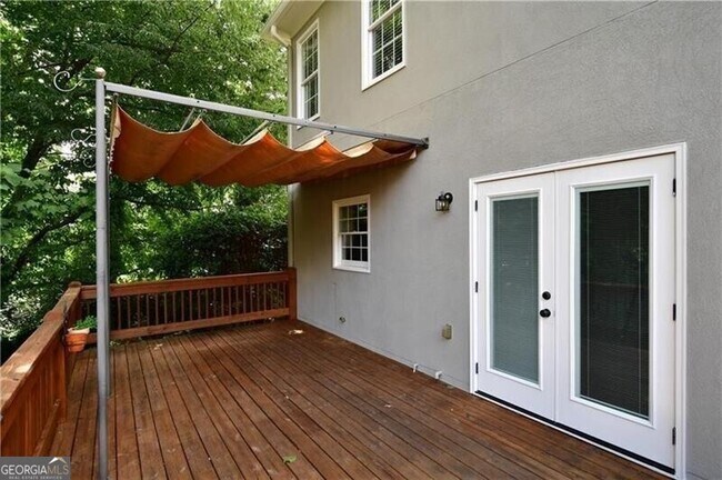 Building Photo - 905 Lancaster Way NW