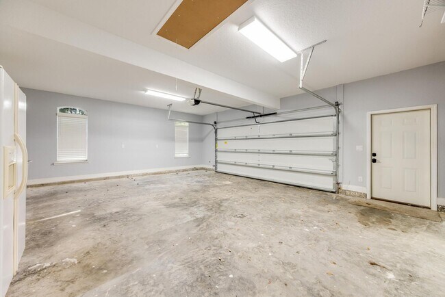 Building Photo - 1148 Sioux Cir