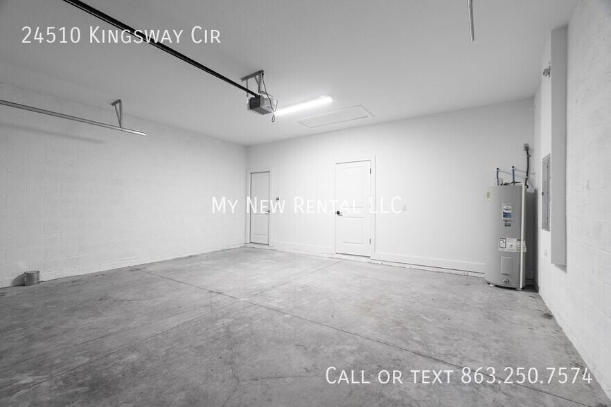 Building Photo - 24510 SW Kingsway Cir