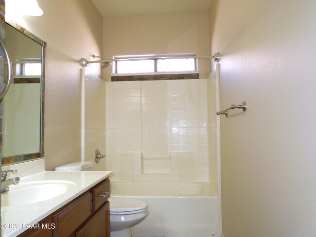 Building Photo - 5819 N Bronco Ln