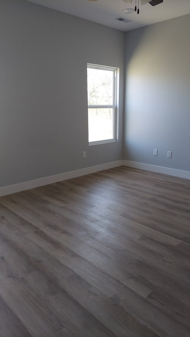 Building Photo - 1738 Sierra