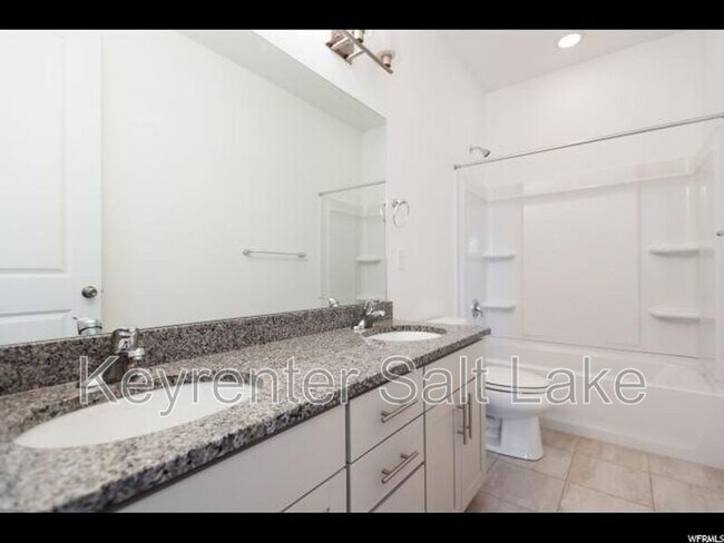 Building Photo - 2687 Constance Way