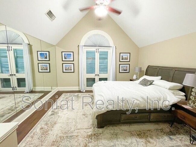 Building Photo - 936 Conti St