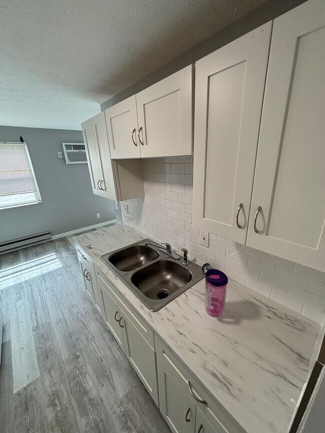 Building Photo - 4430 Glendale Dr