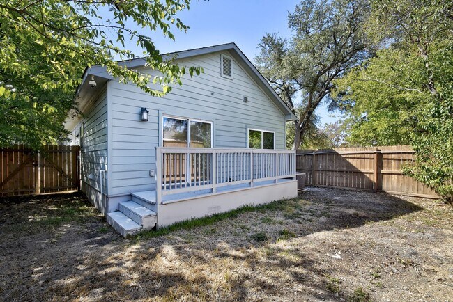 Building Photo - 417 Odell St