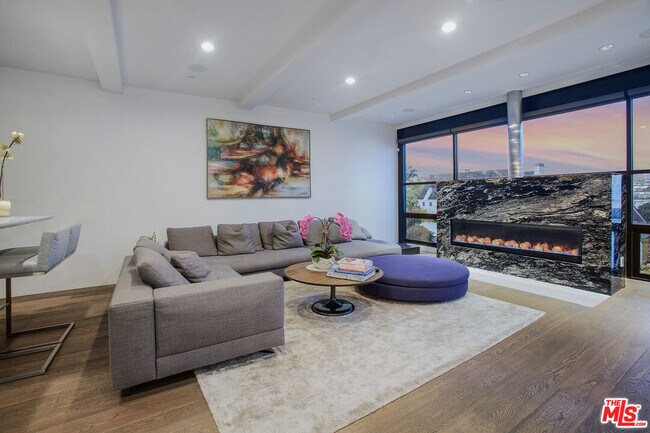 Building Photo - 2105 E Balboa Blvd