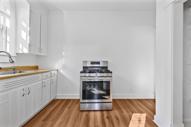 Building Photo - 1711 Primrose Ave