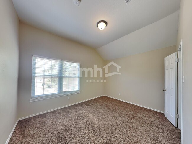 Building Photo - 403 Thunderbay Dr