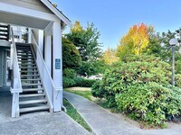 Building Photo - Spacious Top-Floor 3-Bedroom Condo