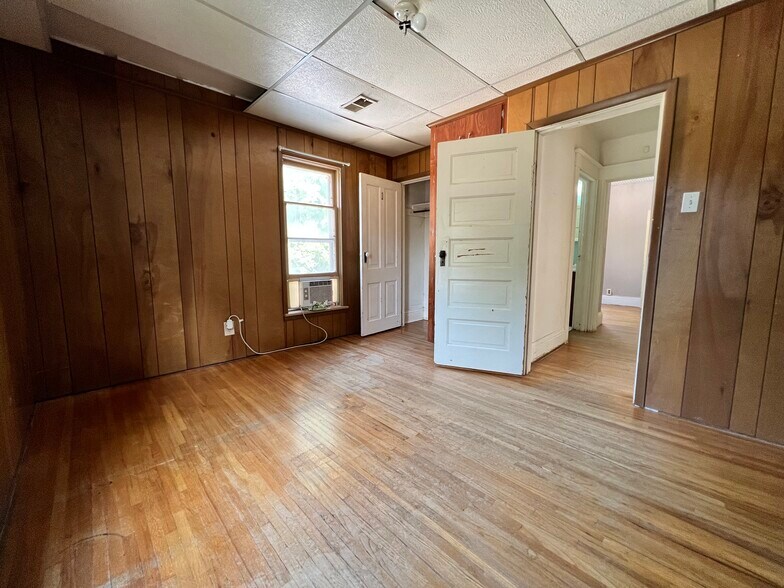 Bedroom #1 - 900 W Parker St
