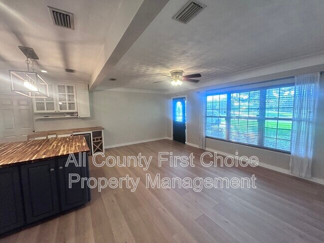 Building Photo - 6801 29th Terrace N
