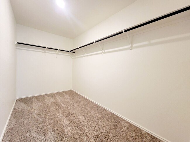 Building Photo - Modern & Spacious 3BR/2BA Home with Covere...