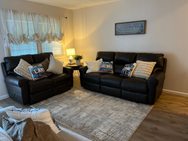 Building Photo - 516 Lakeside Dock Dr