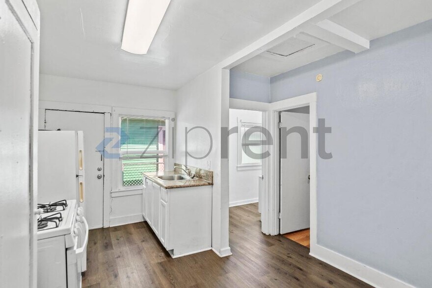 Building Photo - Unit