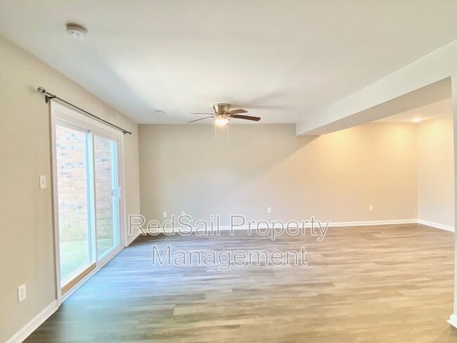 Building Photo - 398 Circuit Ln