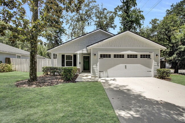 Primary Photo - Like new 4 bedroom 2 bath home for rent.
