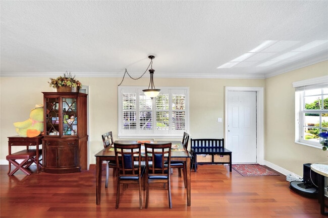 Building Photo - 2701 Middle River Dr