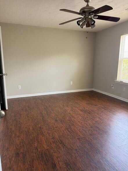 Building Photo - 259 Hiawassee Dr
