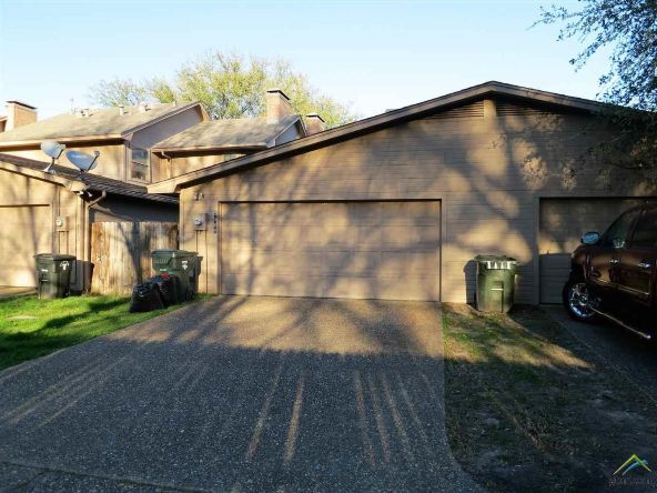 Building Photo - 5809 Hollytree-
