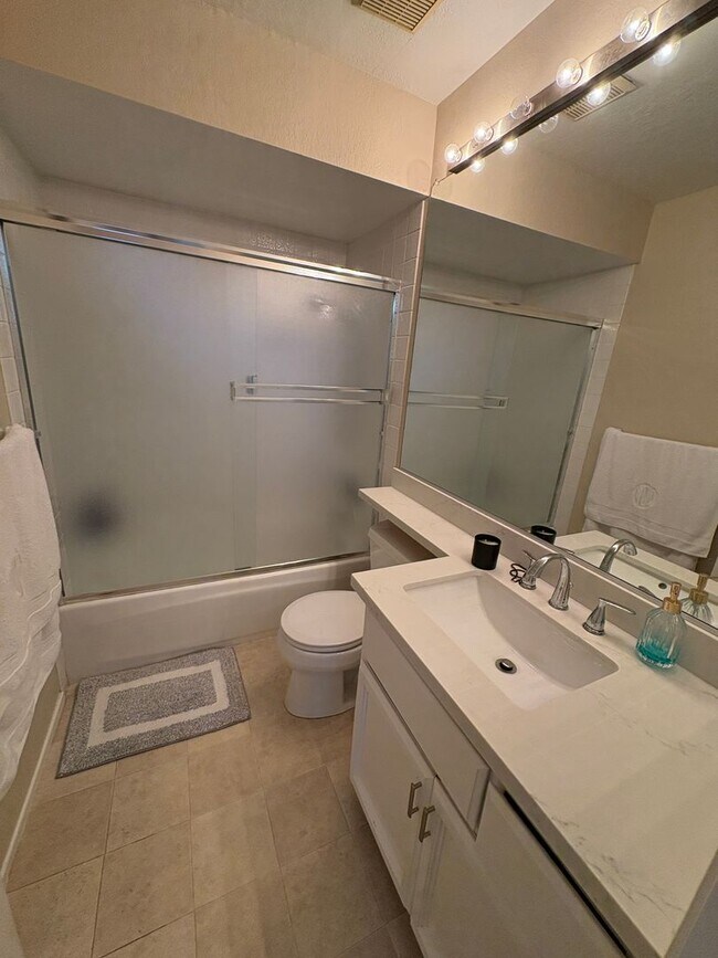 Building Photo - 1818 Stratton Cir