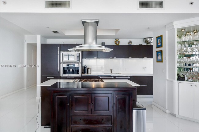 Building Photo - 3737 Collins Ave