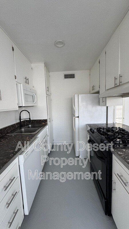 Building Photo - 46075 Ocotillo Dr