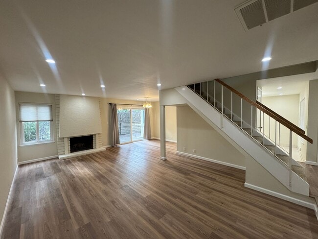 Building Photo - Nice Two-Story Unit with Attached Garage a...