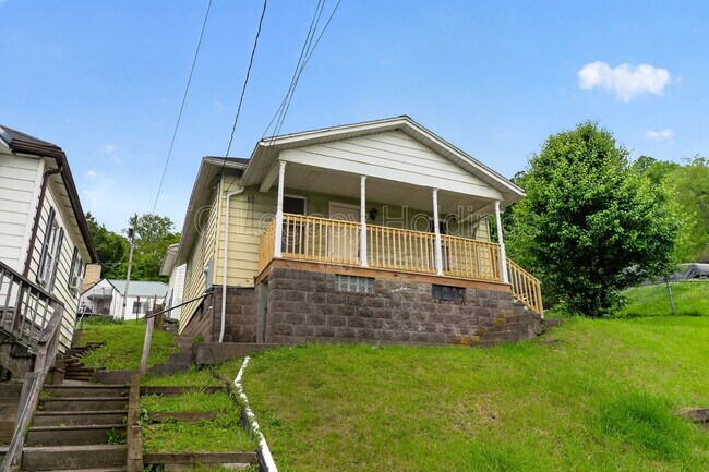 Building Photo - 407 Simpson Ave