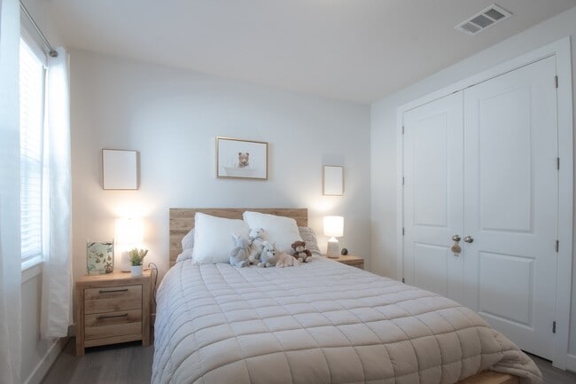 Building Photo - 16 Mariposa Wds Dr