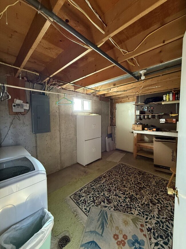 Building Photo - Charming 4-Bedroom Home in the Heart of Ce...