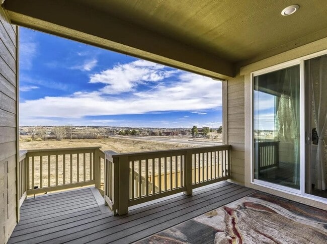 Building Photo - Luxurious CORNER LOT - 3bd 2.5 paired home in Dove Village!