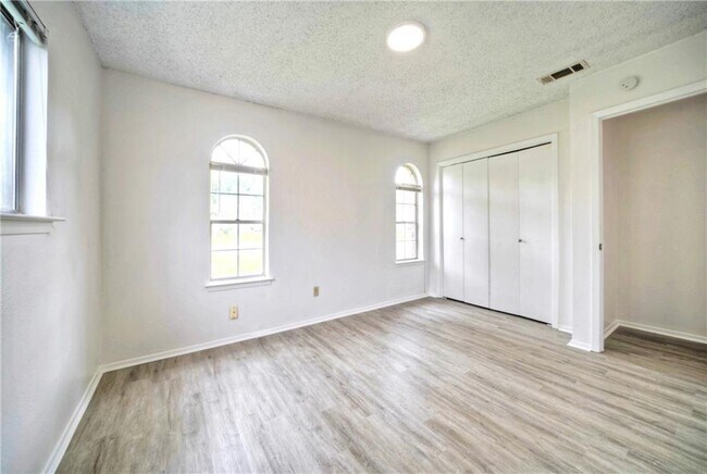 Building Photo - 1509 Sagebrush Dr
