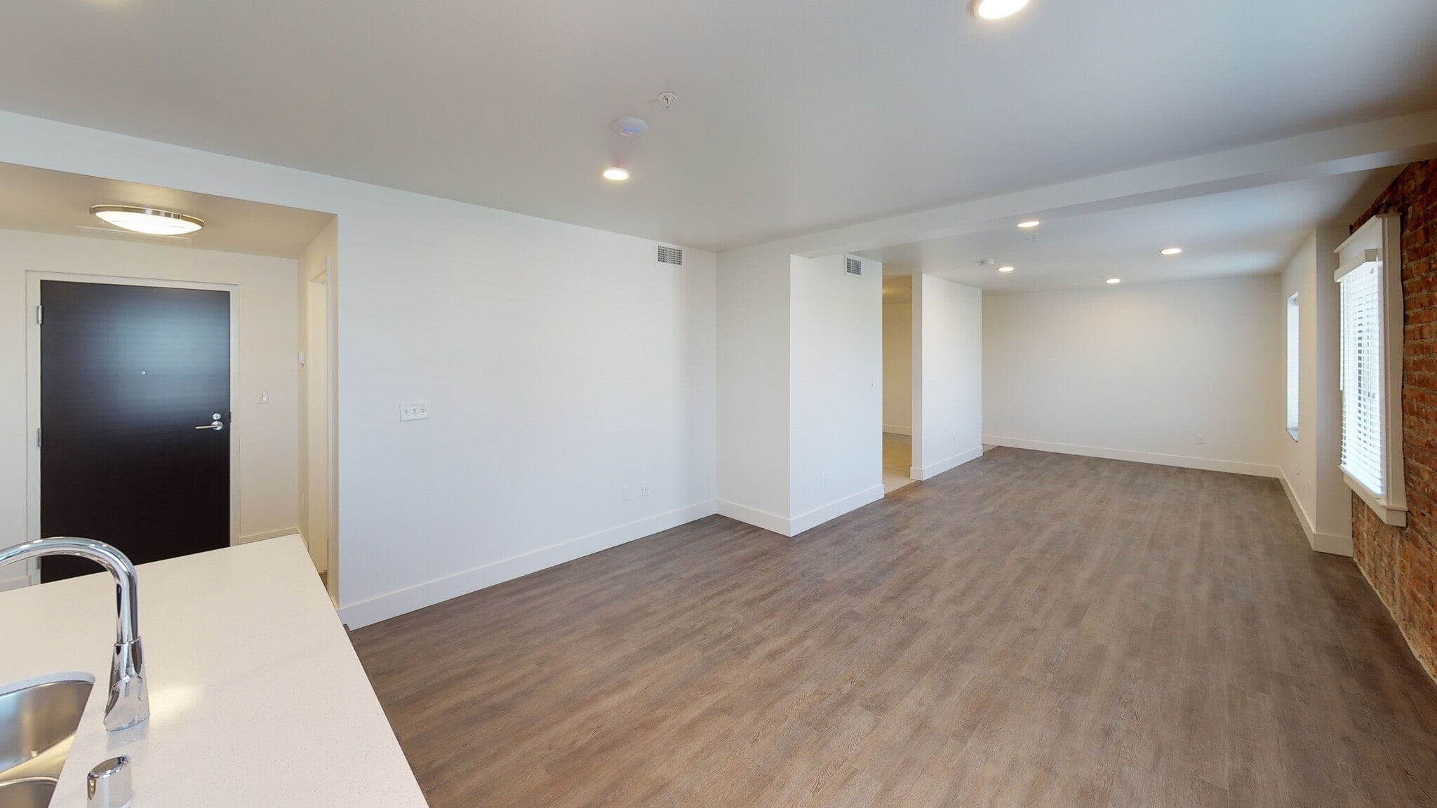 Large open living area - 124 N 29th St