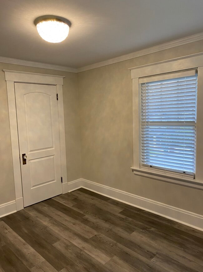 Building Photo - 2303 Center St