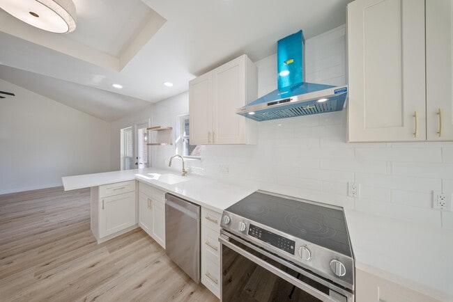 Building Photo - 9115 Tanager St