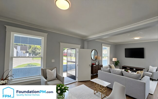 Building Photo - 1688 Glenview Ave