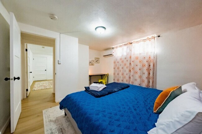 Building Photo - 170 E 100 N