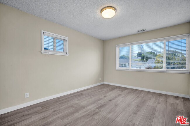 Building Photo - 5137 Reynier Ave