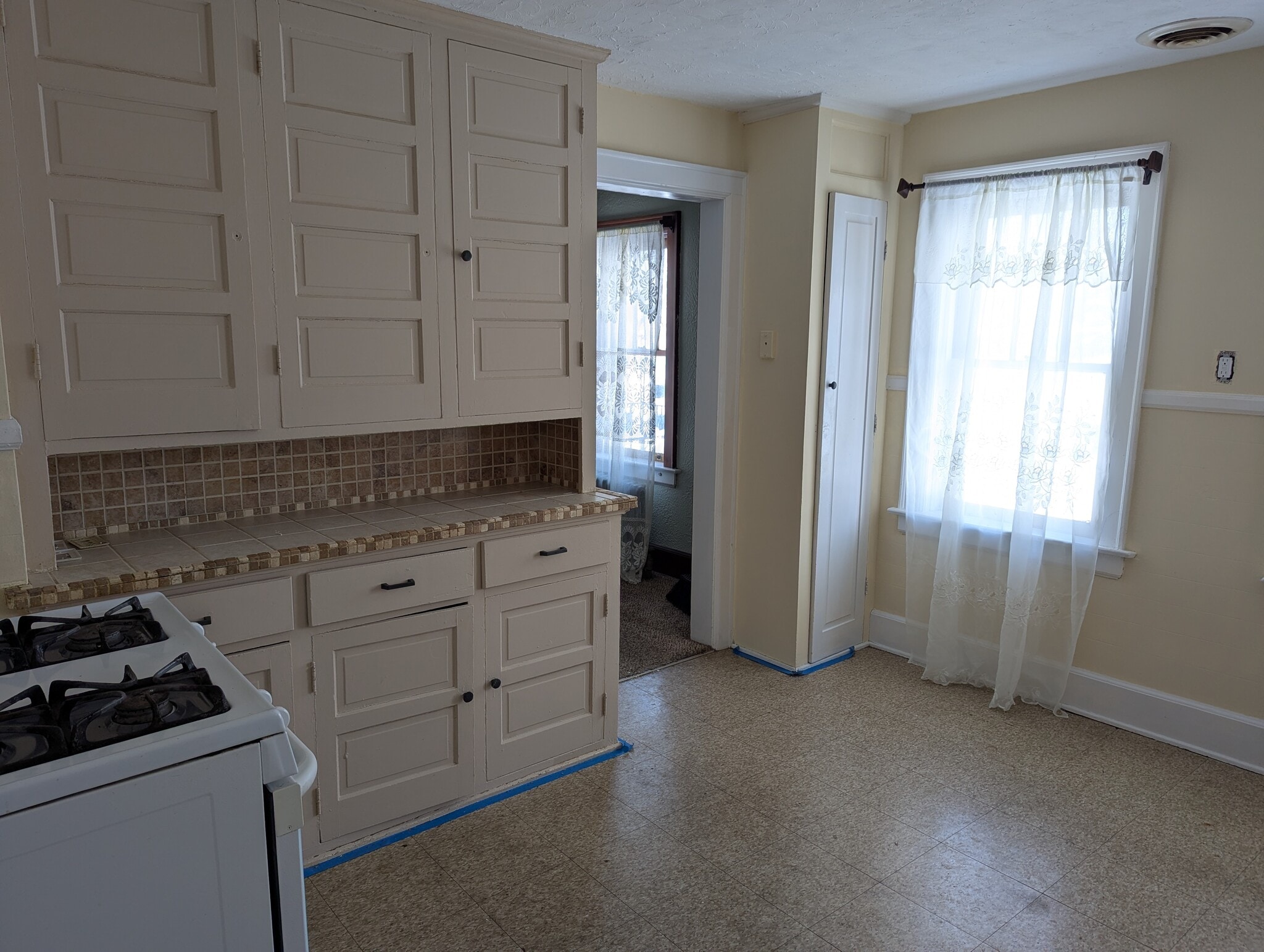 Kitchen - 663 W 7th St