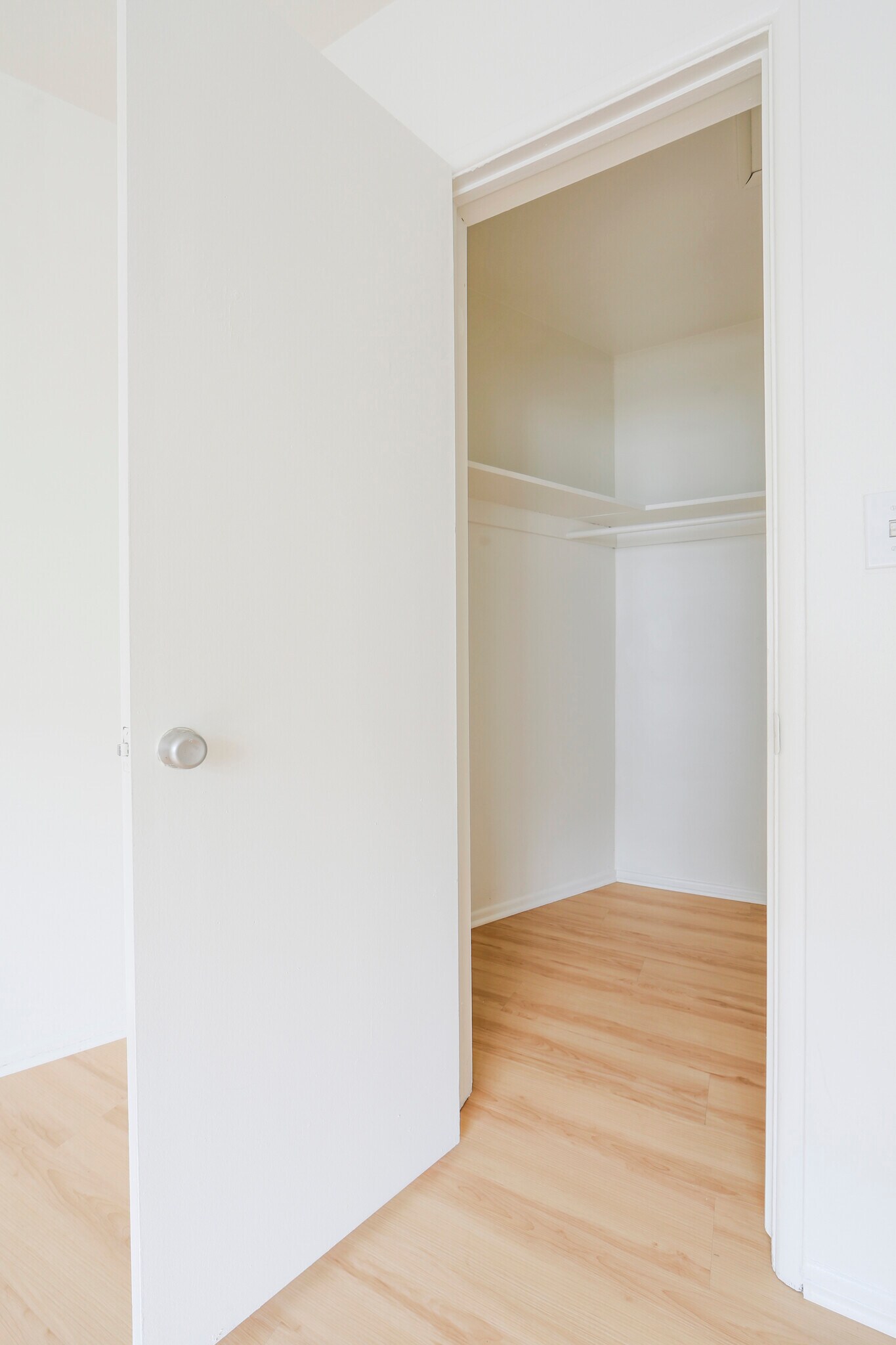 Building Photo - 667 Levering Ave