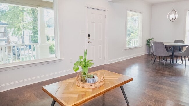 Building Photo - Spacious 4/3.5 w/ Master on Main and Fully...