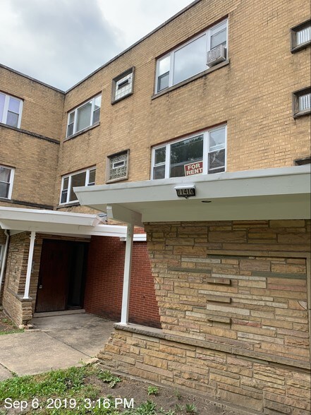 Building Photo - 11410 S Western Ave