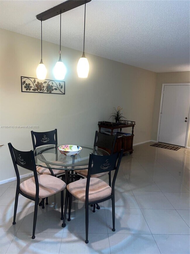 Building Photo - 3405 Bimini Ln