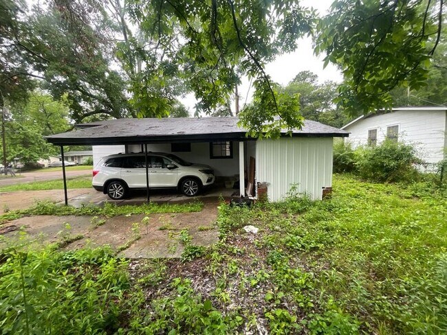 Building Photo - 3702 Newman Ave