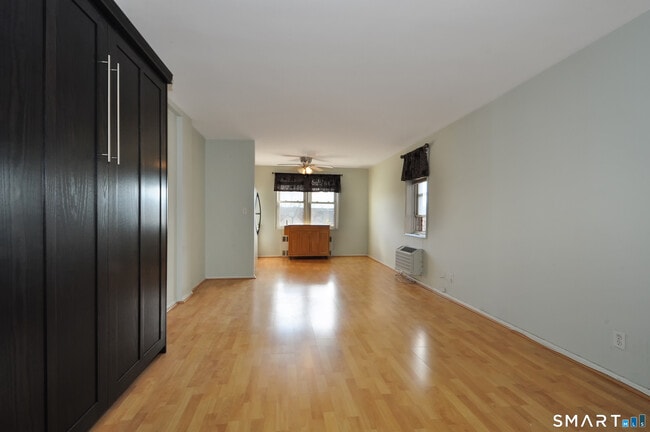 Building Photo - 39 Glenbrook Rd