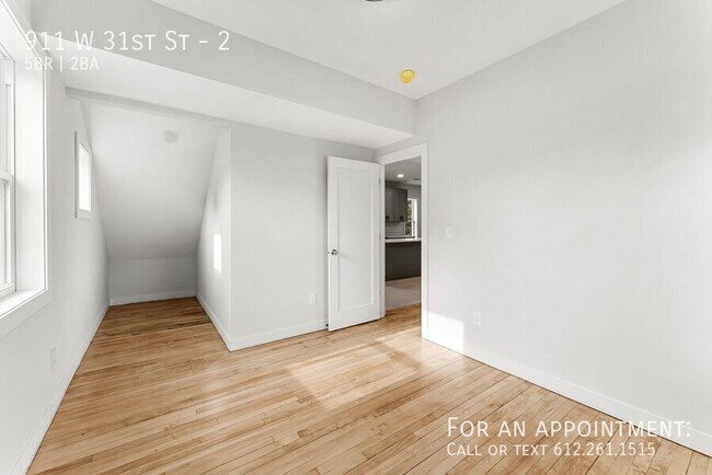 Building Photo - 911 W 31st St